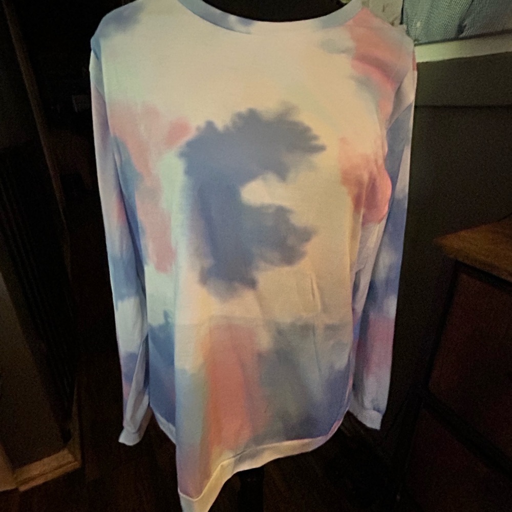 Plus size lounge set, tie dye pastel size XXL, top and pants by Ekouaer.